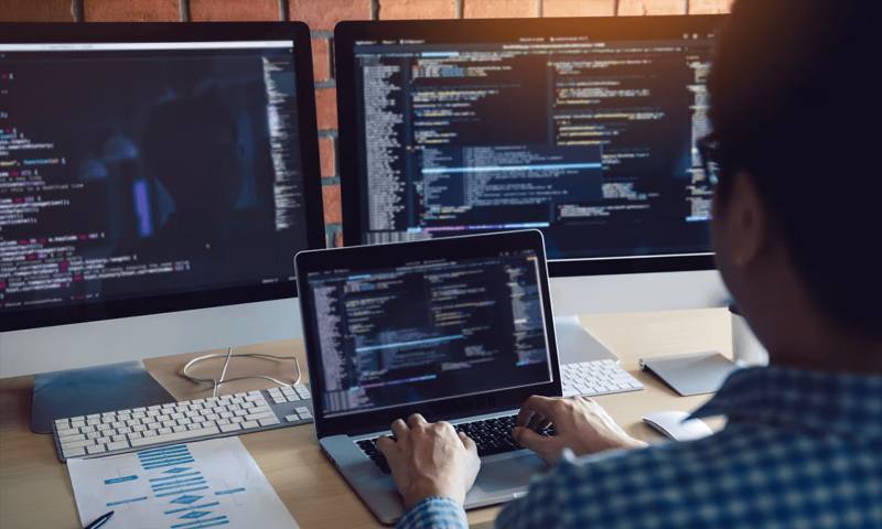 数据科学选型:R与Python如何赋能永福县网站建设?
